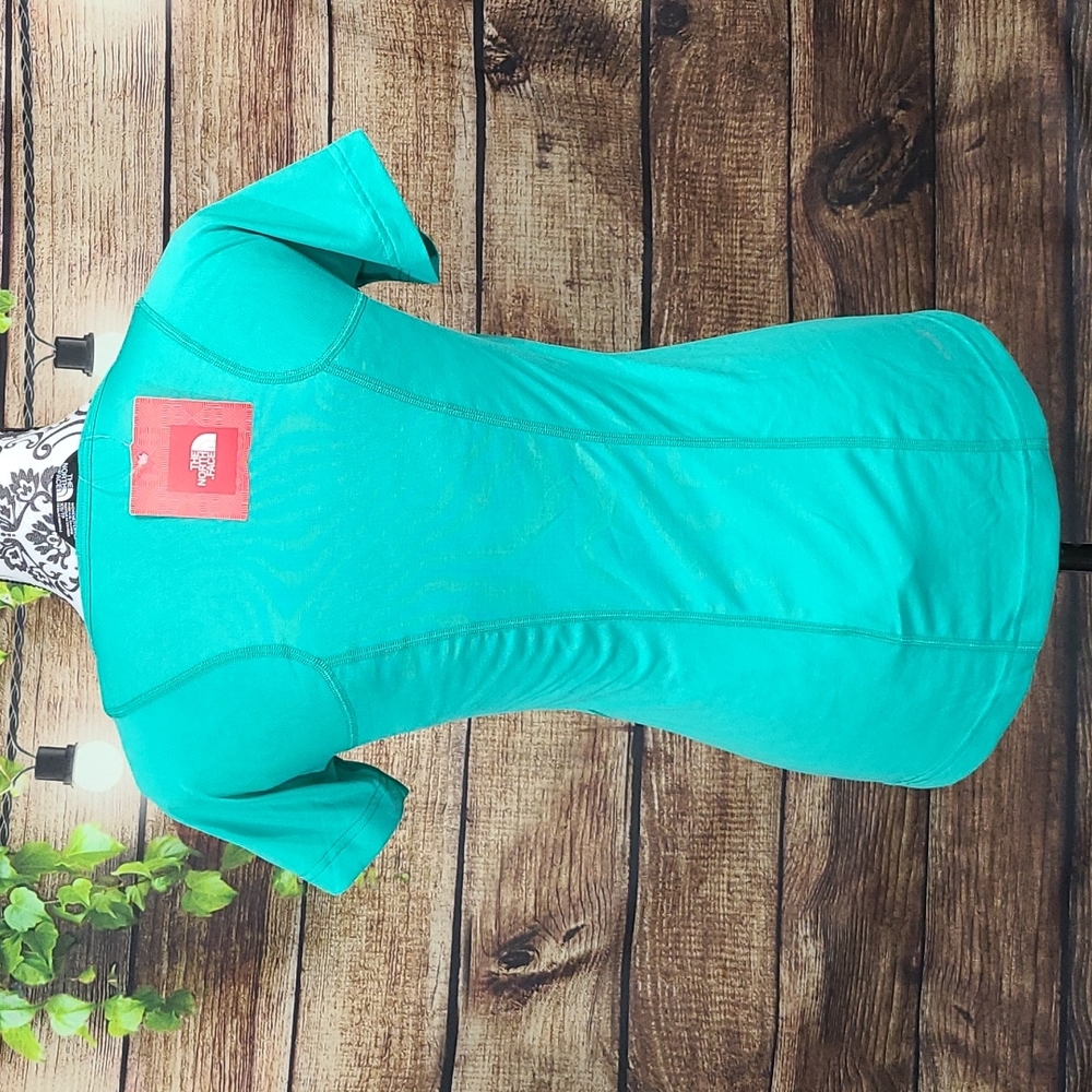 The North Face OnTheGo Billiard Green Performance Tee - Picture 7 of 10
